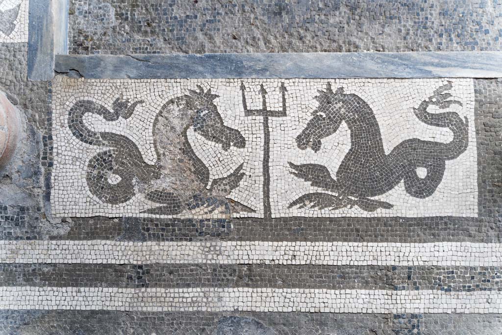 I.10.4 Pompeii. April 2022. Room 46, mosaic of ivy and pot. Photo courtesy of Johannes Eber.