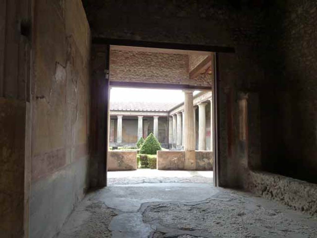 I.10.4 Pompeii. May 2010. Room 8, tablinum floor.
