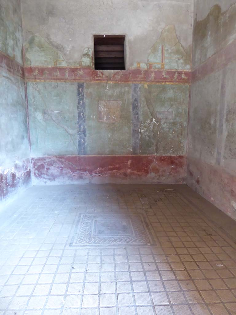 I.10.4 Pompeii. September 2017. Room 11, looking north from entrance doorway.  
Foto Annette Haug, ERC Grant 681269 DÉCOR.
