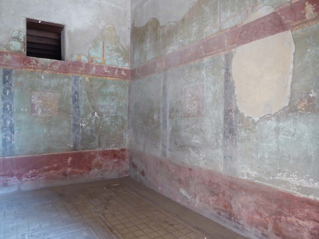 I.10.4 Pompeii. September 2017. Room 11, looking towards north-east corner and east wall.
Foto Annette Haug, ERC Grant 681269 DÉCOR.
