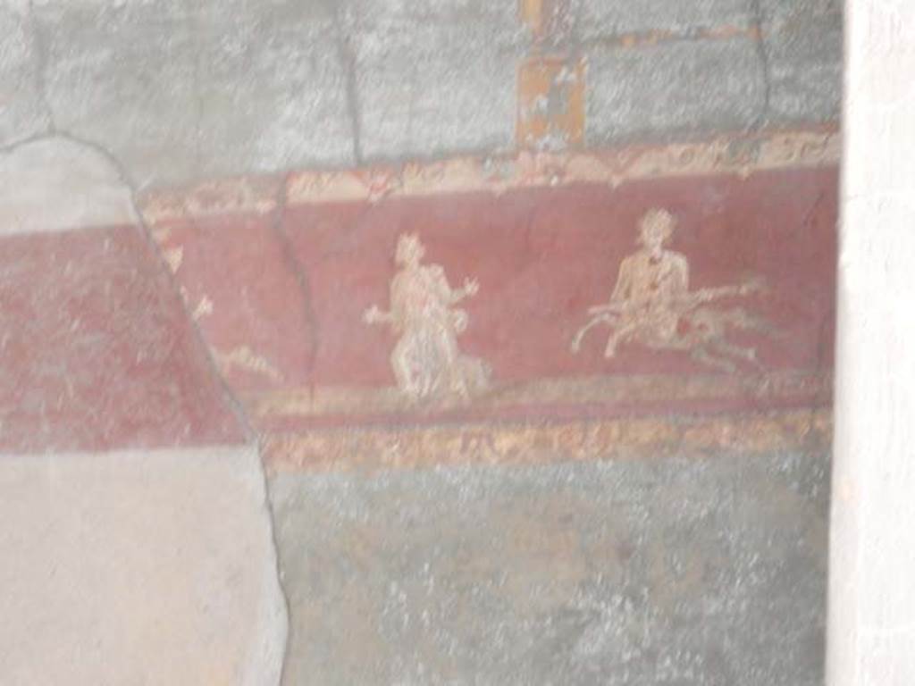 I.10.4 Pompeii. May 2015. Room 11, detail from upper east wall. Photo courtesy of Buzz Ferebee.