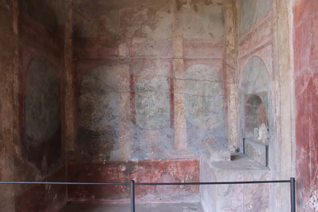 I.10.4 Pompeii. September 2018. Alcove 25, looking towards upper south wall and ceiling.
Foto Annette Haug, ERC Grant 681269 DCOR.
