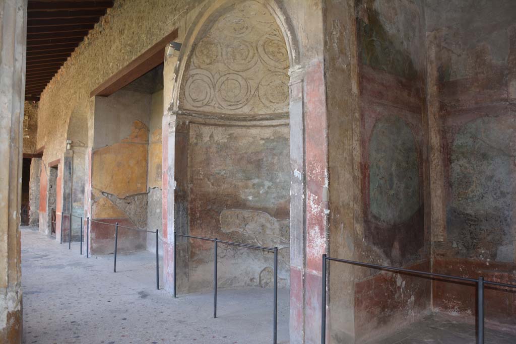 I.10.4 Pompeii. September 2019. Looking towards south side of south portico, from south-west corner.
Foto Annette Haug, ERC Grant 681269 DCOR.
