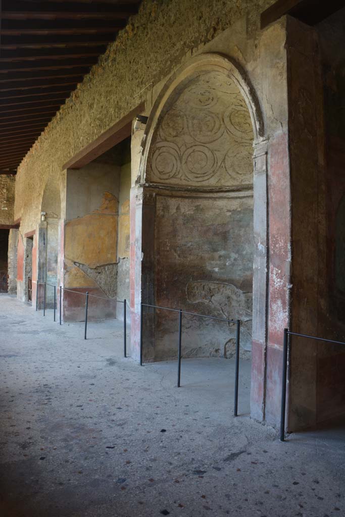 I.10.4 Pompeii. September 2019. Looking east along south portico.
Foto Annette Haug, ERC Grant 681269 DCOR.
