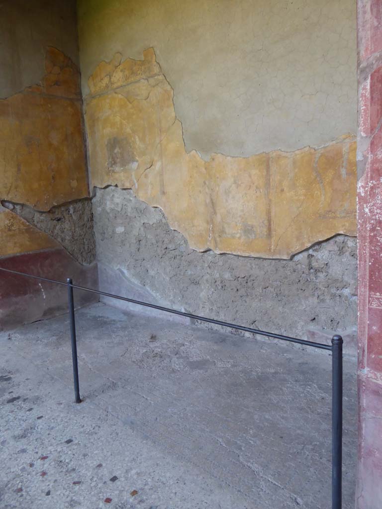 I.10.4 Pompeii. September 2018.  Alcove 23, looking south-east across flooring.
Foto Annette Haug, ERC Grant 681269 DCOR.

