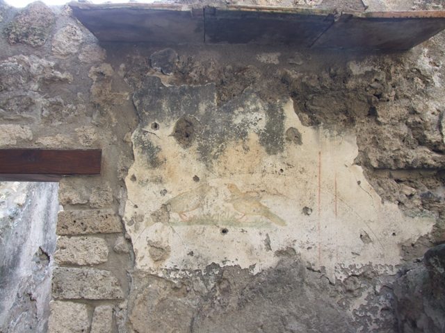 I.10.6 Pompeii. September 2015. Remains of bird wall painting on west wall of small room.