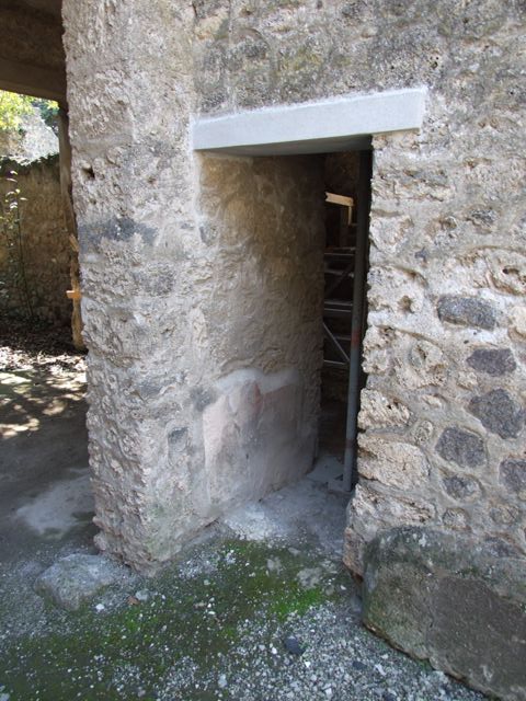 I.10.7 Pompeii. March 2009. Doorway to room 5.