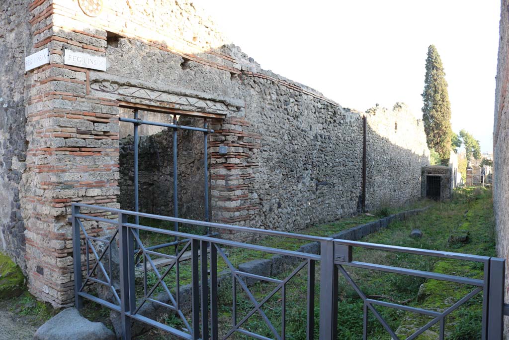 I.10.9 Pompeii. December 2018. 
Looking towards east side of Vicolo del Citarista, from junction with Vicolo del Menandro. Photo courtesy of Aude Durand.
