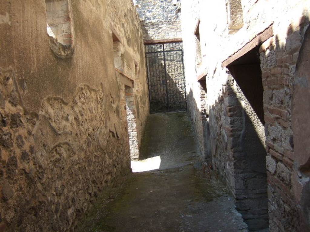 I.10.15 Pompeii.  May 2006. Corridor looking west towards entrance to peristyle of I.10.4.