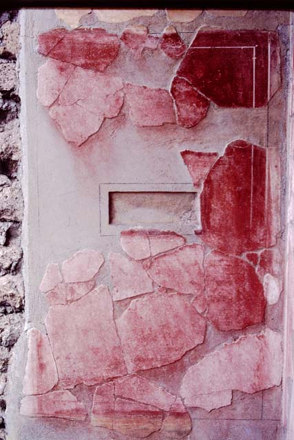 I.10.18 Pompeii. Lararium painting on south wall of the kitchen beside the hearth.
See Frhlich, T., 1991. Lararien und Fassadenbilder in den Vesuvstdten. Mainz: von Zabern. (L18, Taf. 26, 3)
