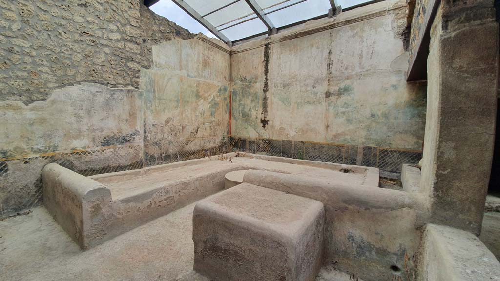 I.11.16 Pompeii. July 2021. Room 6, looking across triclinium towards north-east corner.
Foto Annette Haug, ERC Grant 681269 DÉCOR.
