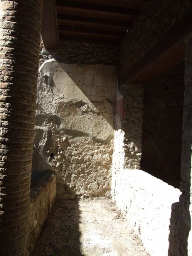 I.12.3 Pompeii. December 2018. 
Looking west along passageway on north side of garden, with window from triclinium.
Photo courtesy of Aude Durand.
