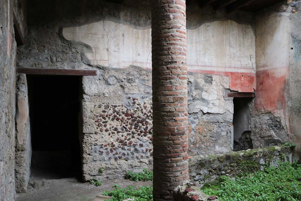 I.12.3 Pompeii. March 2009. Looking west along passageway on north side of garden, with window from triclinium.