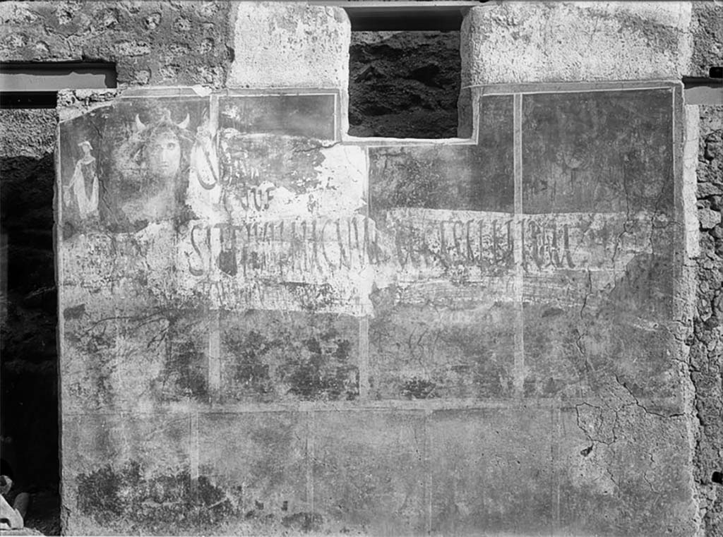 I.12.5 Pompeii. July 2021. Detail of remaining coloured stucco on west side of doorway, with I.12.4, on right.
Foto Annette Haug, ERC Grant 681269 DÉCOR.
