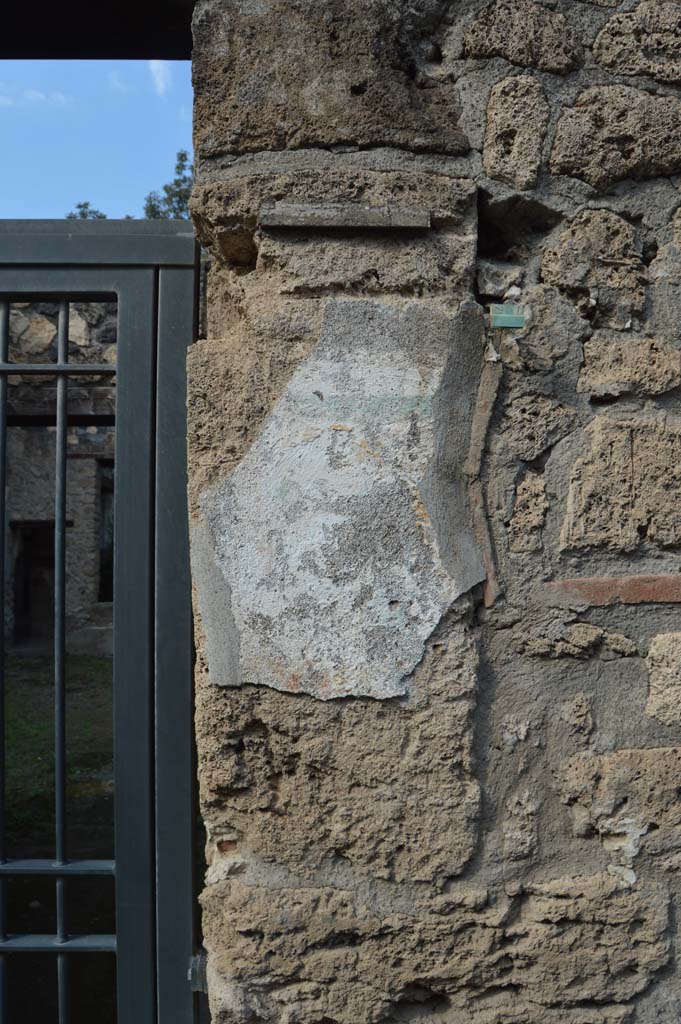 I.12.11 Pompeii. October 2018.
Pilaster on east of entrance doorway, site of wall painting of Hercules.
Foto Taylor Lauritsen, ERC Grant 681269 DCOR.
