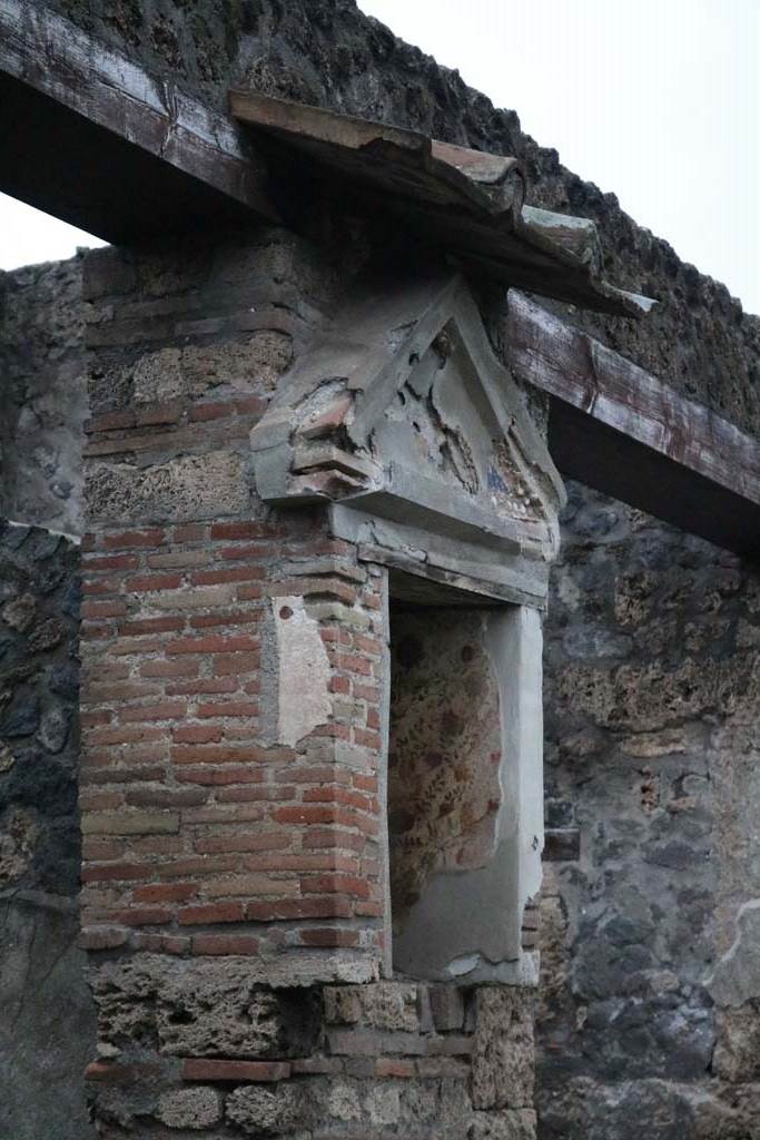 I.13.12 Pompeii. December 2018. 
West side of atrium, lararium, with frescoed white walls. Photo courtesy of Aude Durand.

