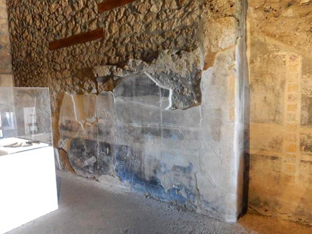 I.14.12, Pompeii. May 2018. Room 13, looking towards south wall with recess at west end, on right. Photo courtesy of Buzz Ferebee


