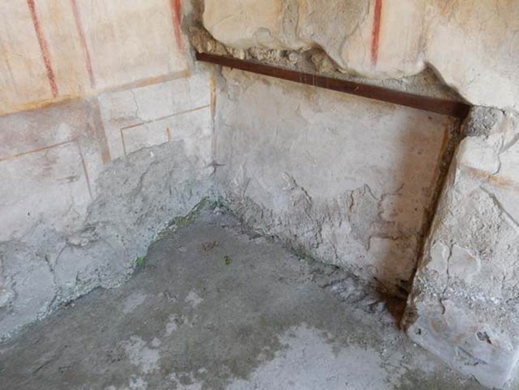 I.14.12, Pompeii. May 2018. Room 2, bed recess in south-east corner. Photo courtesy of Buzz Ferebee