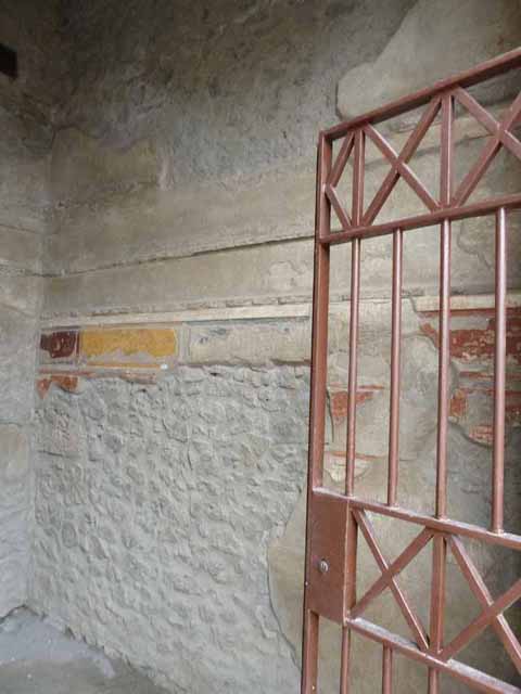 I.15.3 Pompeii. May 2015. Room 5, marble doorway threshold/sill in entrance vestibule. Photo courtesy of Buzz Ferebee.