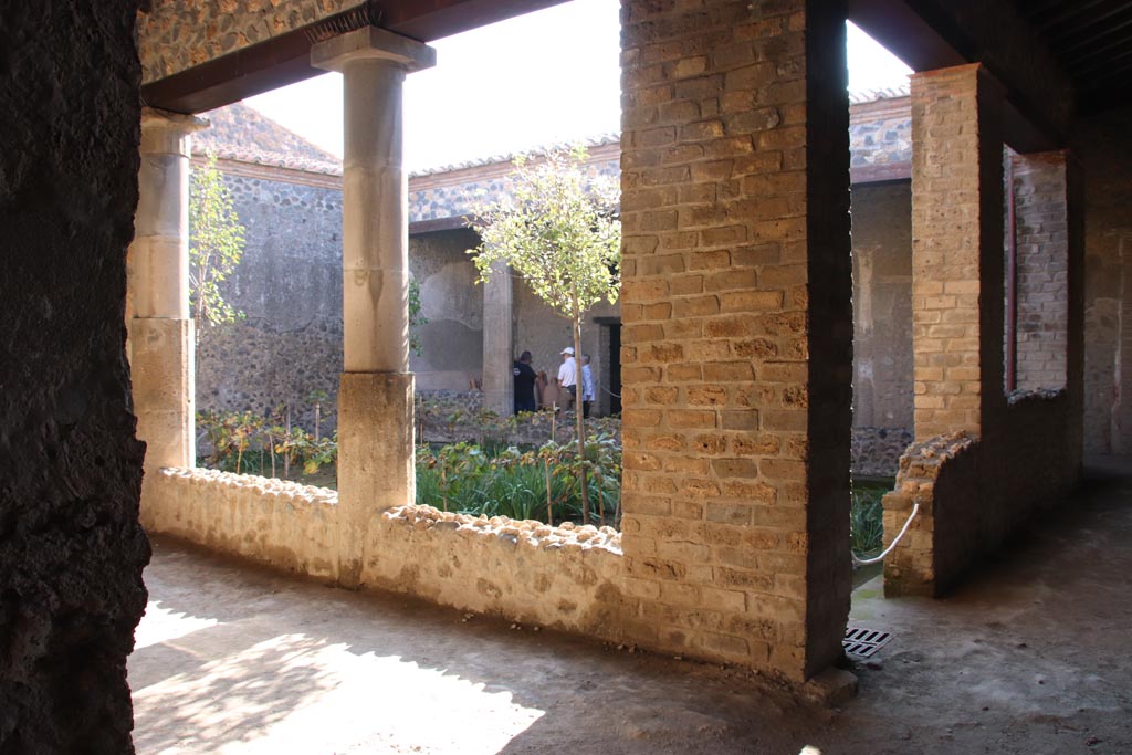 I.15.3 Pompeii. May 2015. Room 8, reconstructed press. Photo courtesy of Buzz Ferebee.

 
