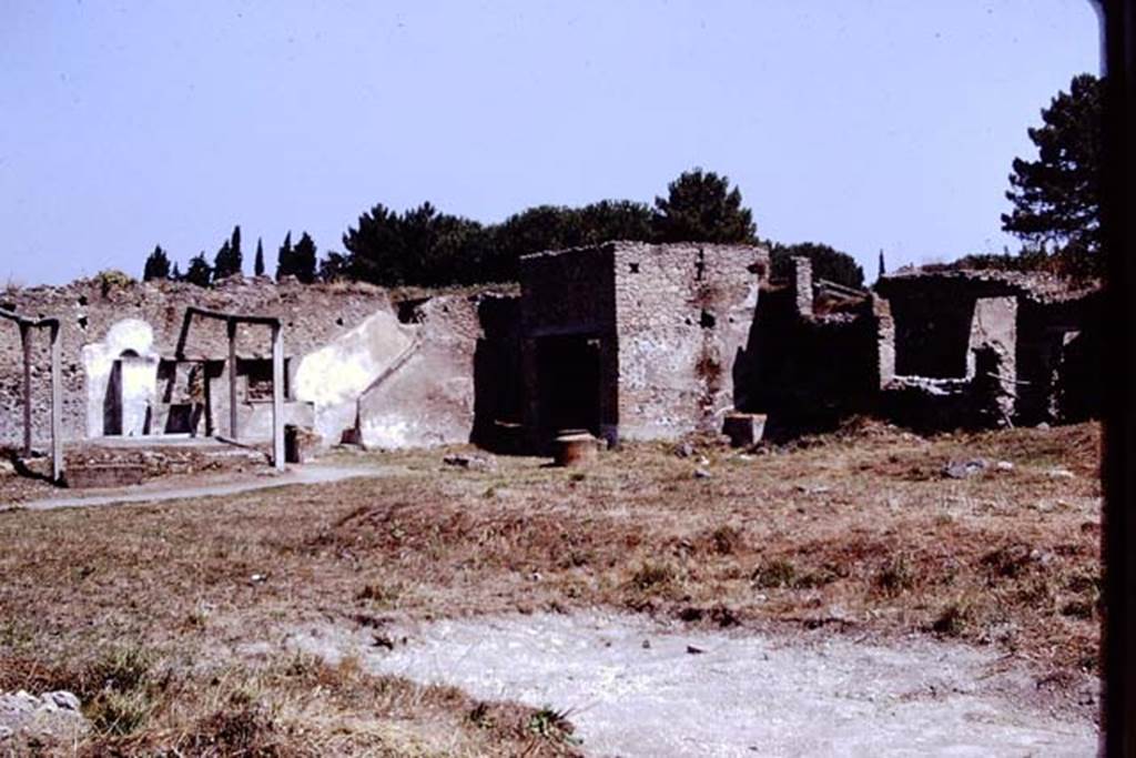 I.20.1 Pompeii. 1972. Looking north. Photo by Stanley A. Jashemski. 
Source: The Wilhelmina and Stanley A. Jashemski archive in the University of Maryland Library, Special Collections (See collection page) and made available under the Creative Commons Attribution-Non Commercial License v.4. See Licence and use details. J72f0559


