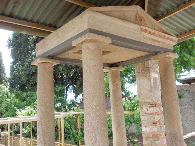II.2.2 Pompeii. May 2016. Room “l”, garden. Water feature at north end of garden.
Photo courtesy of Buzz Ferebee.