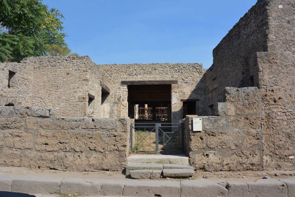 III.2.1 Pompeii. July 2017. Looking north towards entrance doorway.
Foto Annette Haug, ERC Grant 681269 DCOR.

