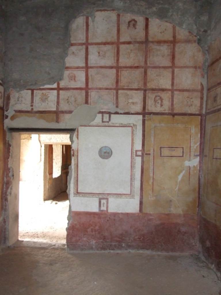 III.4.b. Pompeii.  March 2009.    Room 5. Triclinium, with vaulted ceiling.  West wall.