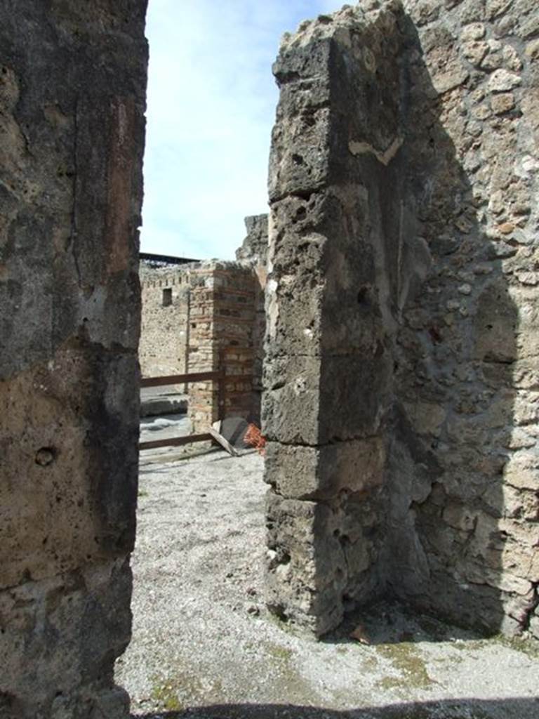 V.1.15 Pompeii.  April 2009.  Doorway on north side of entrance fauces, leading to V.1.14.