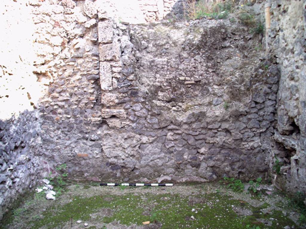 V.1.15 Pompeii.  April 2009. Room in Bakery on south side.   East wall and the side of the Large Oven.
