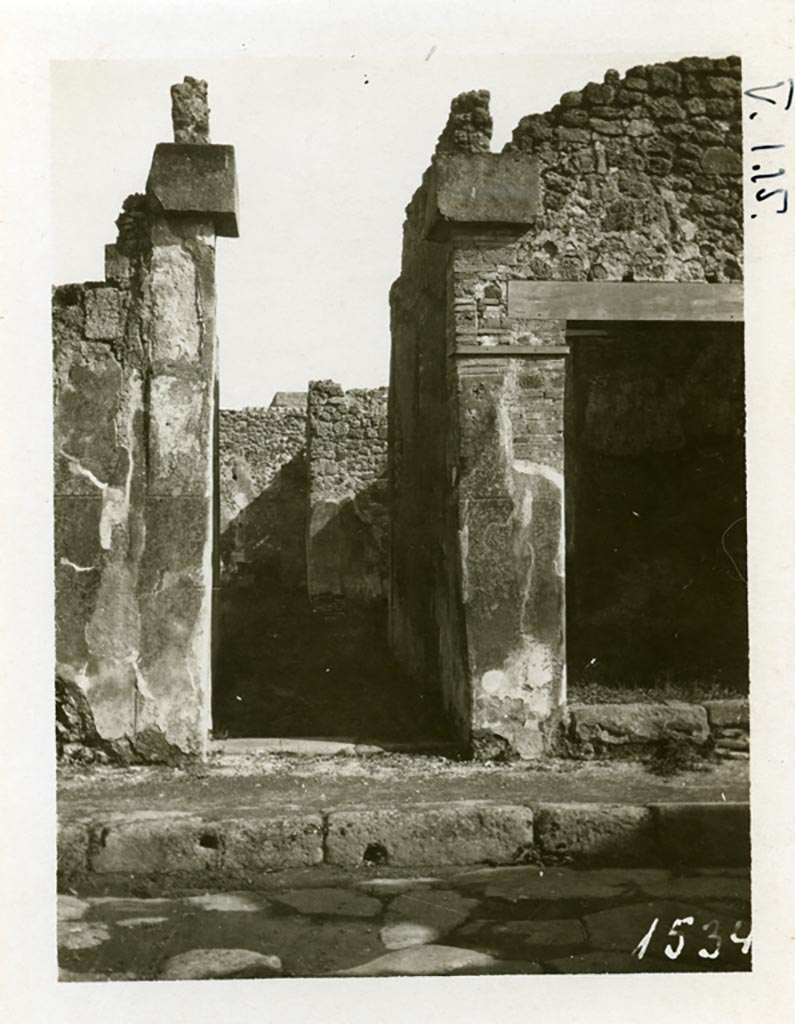 V.1.15 Pompeii. Pre-1937-39. Entrance doorway in centre. V.1.14 on left and V.1.16 on right.
Photo courtesy of American Academy in Rome, Photographic Archive. Warsher collection no. 1534
 
