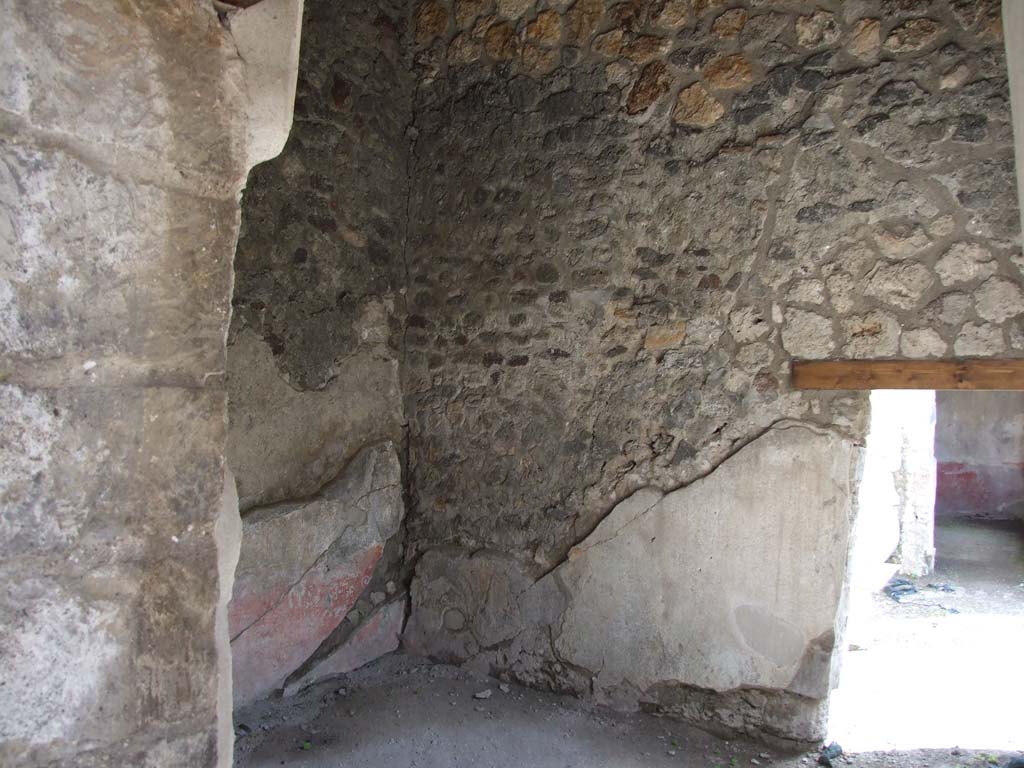 V.1.26 Pompeii. March 2009. Room “s”, south-east corner, and doorway in south wall to room “r”. 