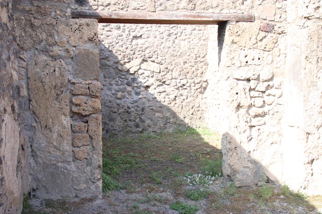 V.2.2 Pompeii. October 2023. Doorway to rear room “g” in north wall of shop-room. Photo courtesy of Klaus Heese.