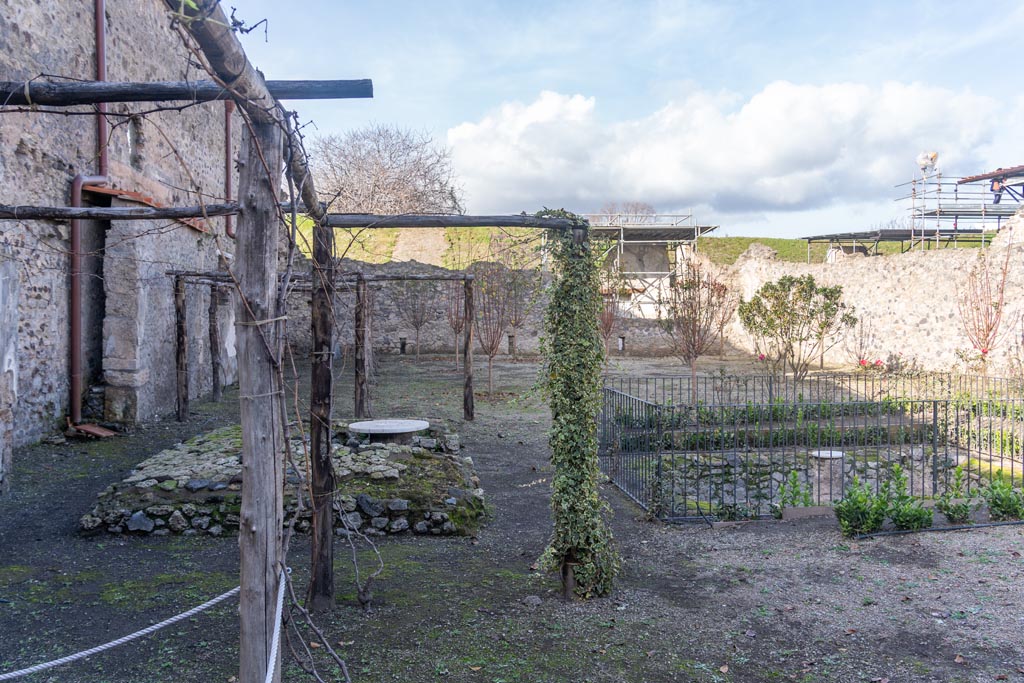 V.2.i Pompeii. January 2024. Garden area 25, looking north across garden. Photo courtesy of Johannes Eber.

