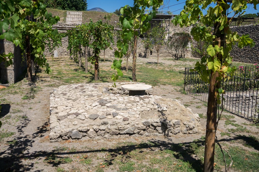 V.2.i Pompeii. August 2023. Room 25, detail of restored triclinium in large garden area to east of house. Photo courtesy of Johannes Eber.