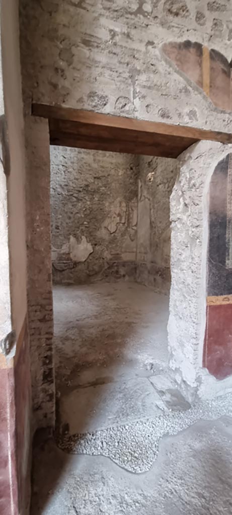 V.2.i Pompeii. December 2023.
Doorway into room 9, from south wall of room 8. Photo courtesy of Miriam Colomer.
