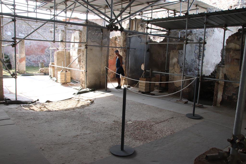 V.2 Pompeii. Casa di Orione. October 2022. 
Atrium A12, looking towards tablinum (A7) in west wall and north-west corner. Photo courtesy of Klaus Heese.

