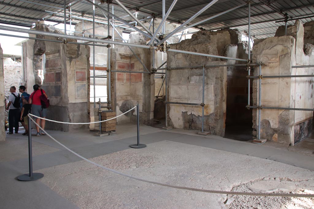 V.2 Pompeii. Casa di Orione. October 2022. 
South-east corner of atrium A12, with entrance corridor in east wall, on left. Photo courtesy of Klaus Heese.
