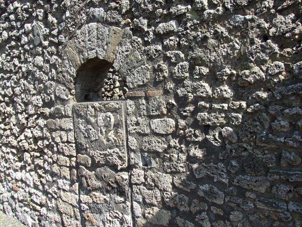 V.3.3 Pompeii. March 2009. Blocked arched doorway to fauces of V.3.4 in east wall of shop.