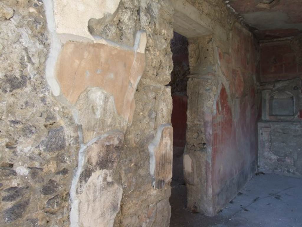 V.3.4 Pompeii. March 2009. West wall of tablinum with doorway to cubiculum.