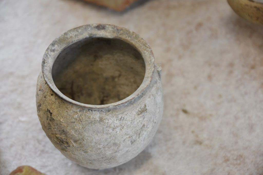 Regio V Pompeii. 2018. Pot found during the 2018 excavations. 

Vaso trovato durante gli scavi del 2018.

Photograph  Parco Archeologico di Pompei.
