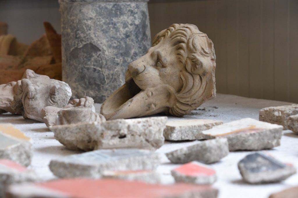 Regio V Pompeii. 2018. Items found during the 2018 excavations. 

Oggetti trovati durante gli scavi del 2018.

Photograph  Parco Archeologico di Pompei.
