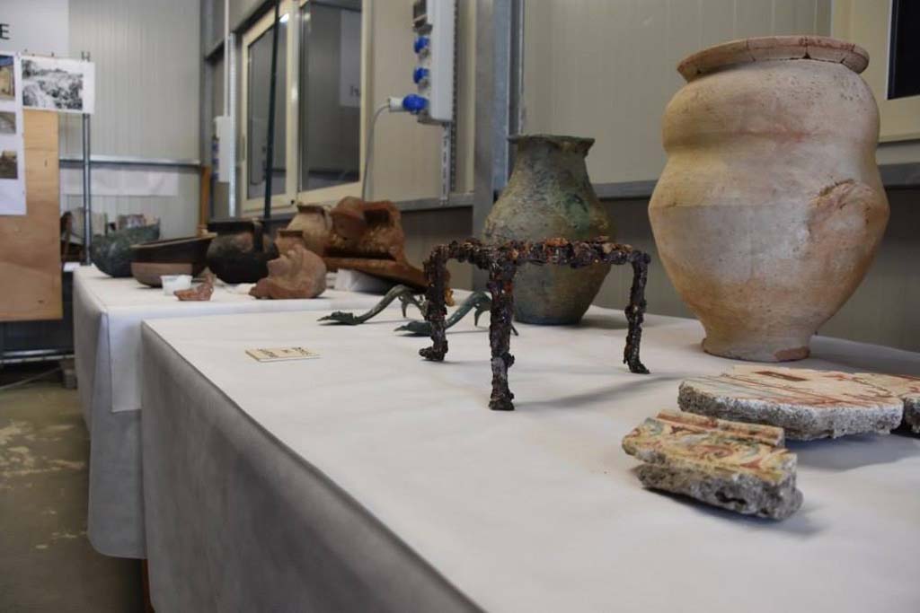 Regio V Pompeii. 2018. Finds from the 2018 excavations. 

Reperti dagli scavi del 2018.

Photograph  Parco Archeologico di Pompei.

