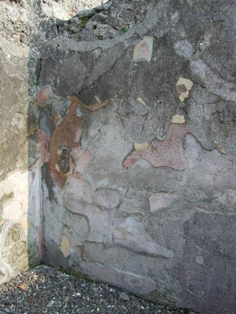 VI.7.6 Pompeii. March 2009. Room 10, east end of south wall of triclinium. 