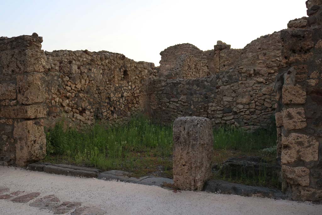 VI.7.13 Pompeii, on left and VI.7.14, on right. December 2018. 
Looking west towards entrances on Via di Mercurio. Photo courtesy of Aude Durand.
