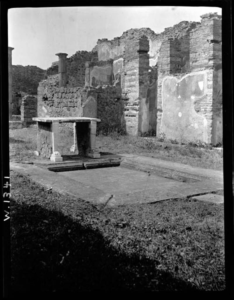 230790 Bestand-D-DAI-ROM-W.1341.jpg
VI.7.19 Pompeii. W.1341. Looking across impluvium, towards north-west corner of atrium.
Photo by Tatiana Warscher. With kind permission of DAI Rome, whose copyright it remains. 
See http://arachne.uni-koeln.de/item/marbilderbestand/230790 
