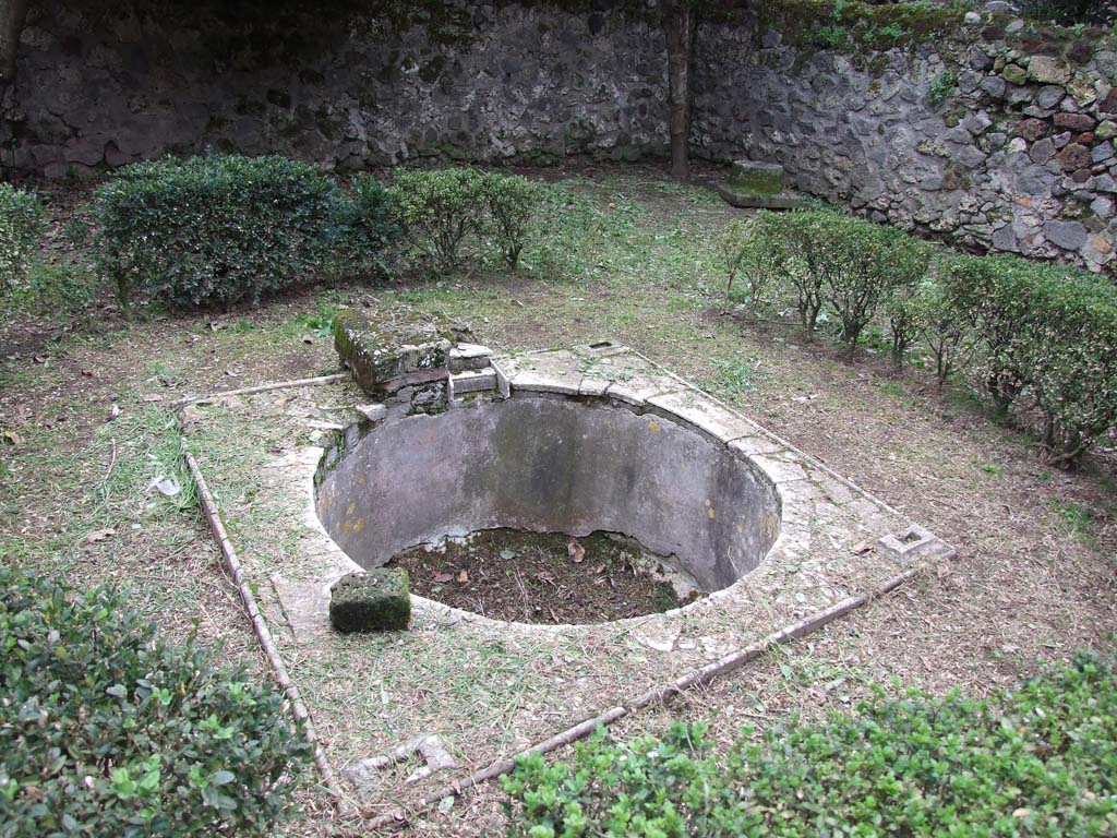 VI.7.23 Pompeii. December 2006. Garden fountain.