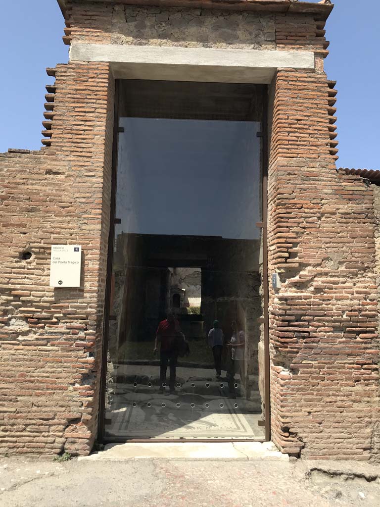 VI.8.5, Pompeii. April 2019. Looking north towards entrance doorway. 
Photo courtesy of Rick Bauer.
