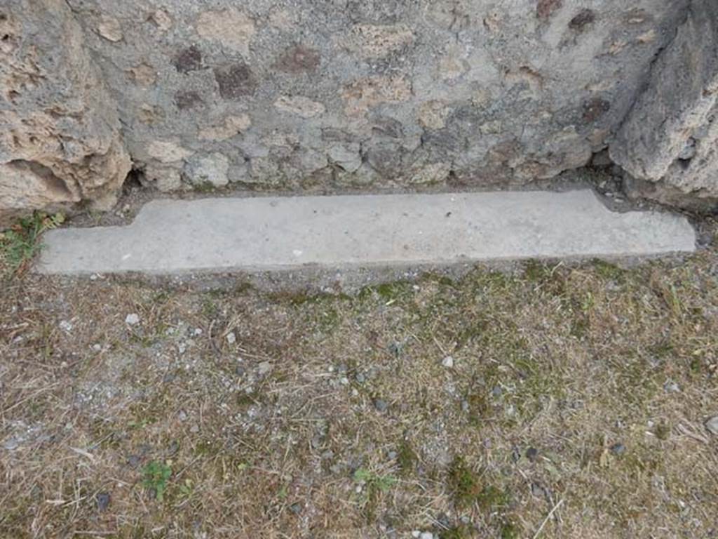 VI.8.22 Pompeii. May 2017. Sill of second blocked doorway or recess.
Photo courtesy of Buzz Ferebee.
