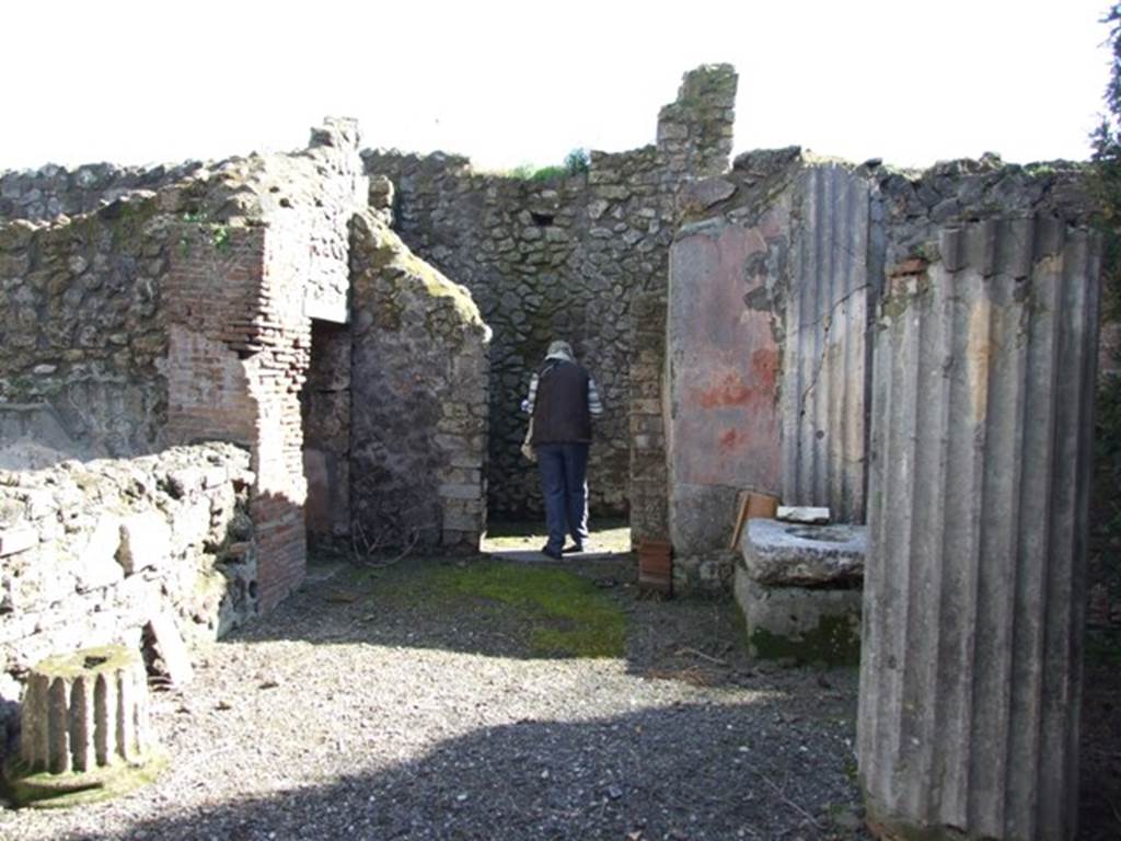 VI.8.22 Pompeii.  March 2009.  Room 6.  Portico area at south end of garden, and door to small room under stairs on left.